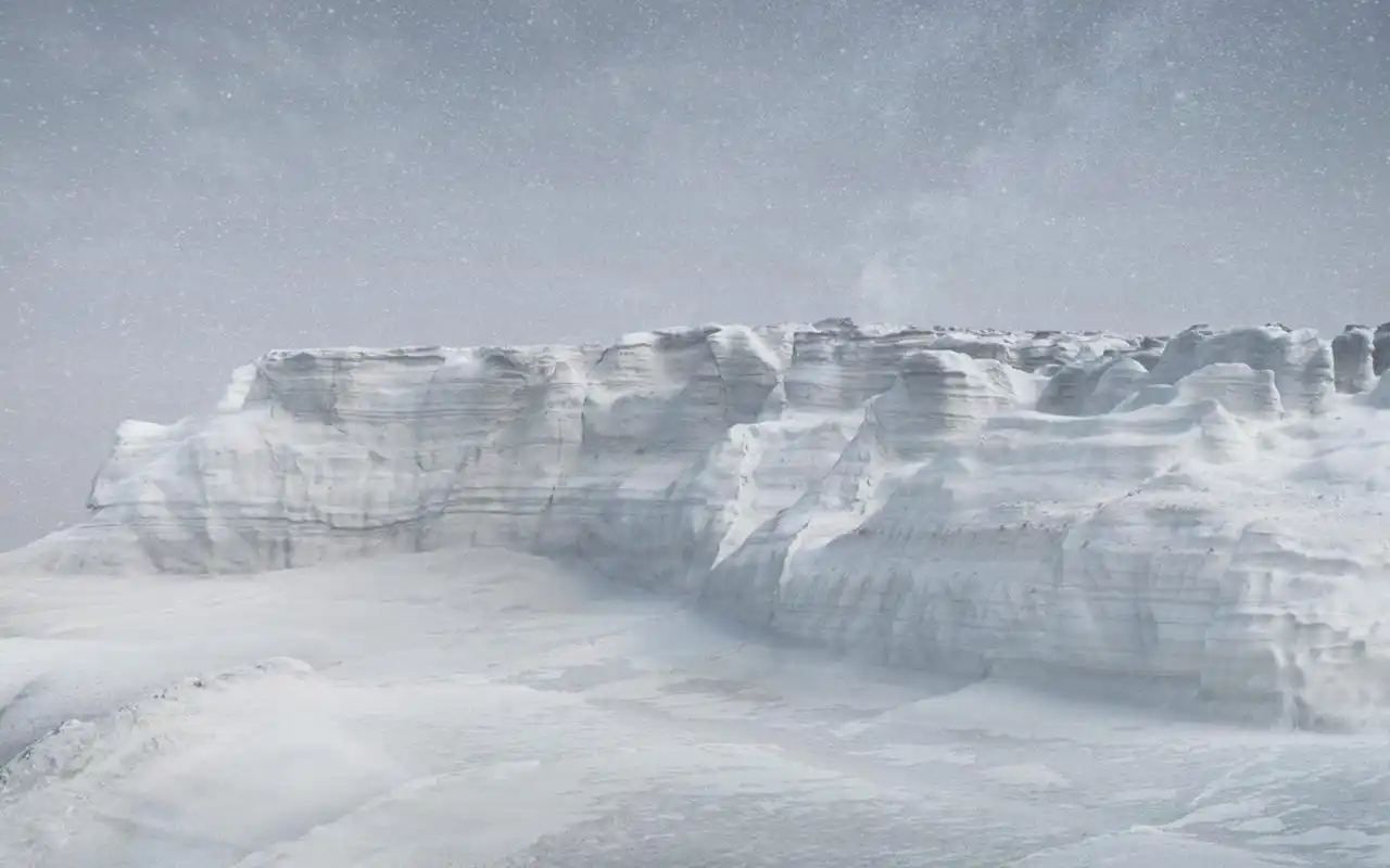 纯白创意唯美高清桌面壁纸