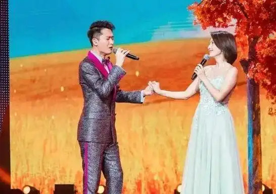 事实证明,41岁的"央视名嘴"杨帆,已走上"司仪"的另一条大道