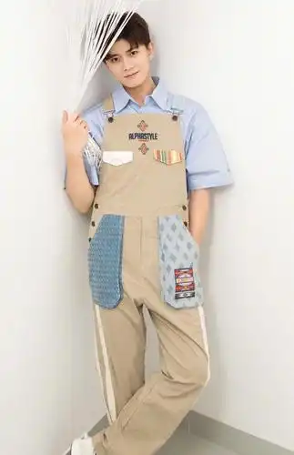 耍帅动作搞起来!任嘉伦学习谭松韵经典动作,太搞笑了