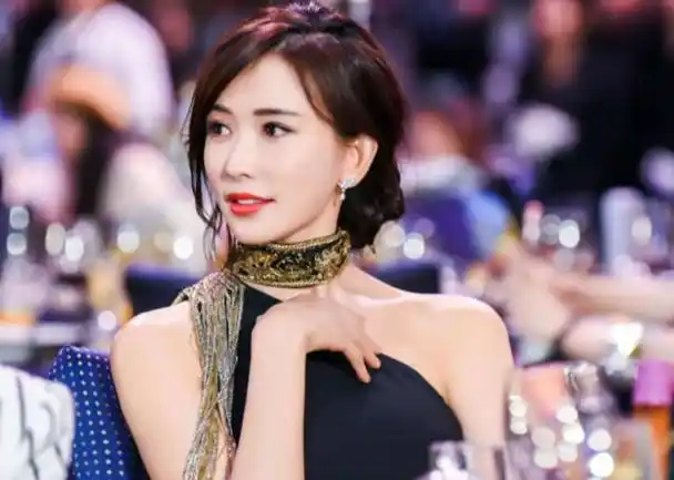 林志玲这个名字在华语娱乐圈几乎无人不知无人不晓,这位身高174公分