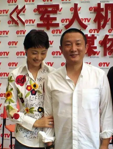 风流的他,29岁当导演,结过5次婚,出轨的女主个个都非同寻常_张黎