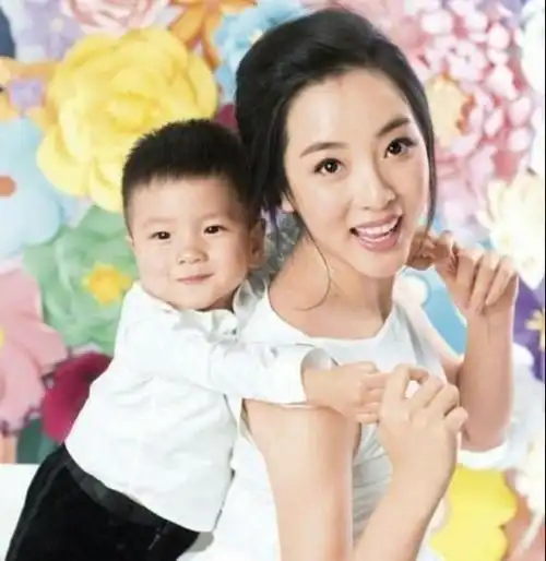 央视主播李思思说出老公身份还晒照片网友表示觉得不般配