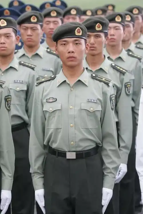 陆军军官长袖夏常服