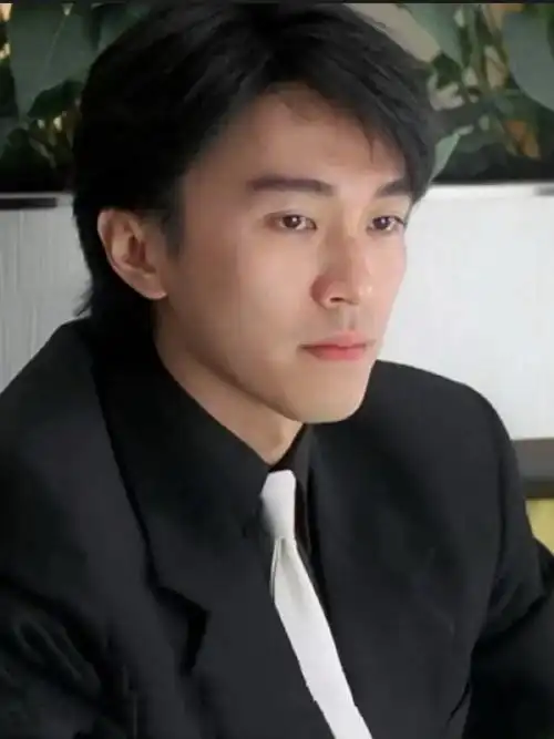 所以这是我全网搜罗来的帅照给大家欣赏,希望大家时刻记得周星星大