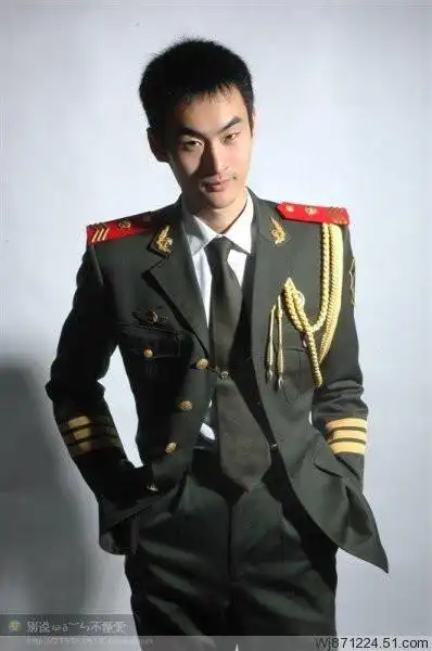 武警礼宾服艺术照
