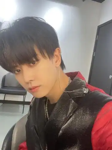 「消息」说到仪式感这方面任国超还没输过 一键查收藏着心型的自拍