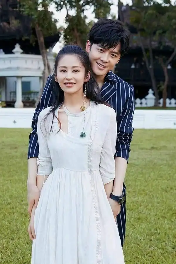 曾和井柏然平起平坐,结婚后与妻子关系受争议,网友:又模仿井宝