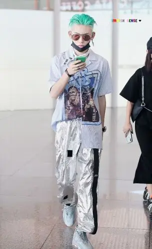 小鬼王琳凯:穿搭和他一样有态度!