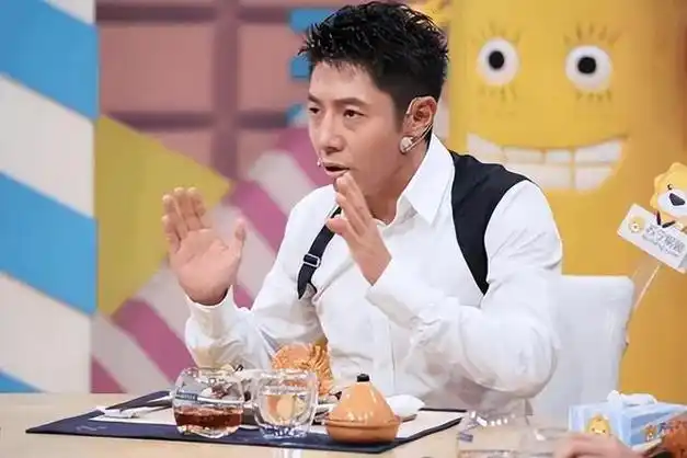 撒贝宁穿5000元马甲带妻子聚餐!和宇辉喝多,李白贴心照顾好温柔