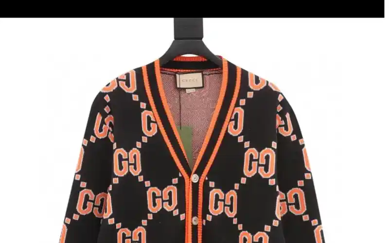 gucci古驰高仿黑橙提花logo织v领开衫毛衣