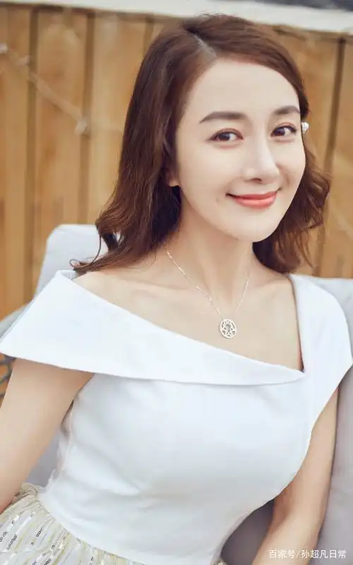 李依晓高清壁纸:气质高雅,彰显女神独特魅力