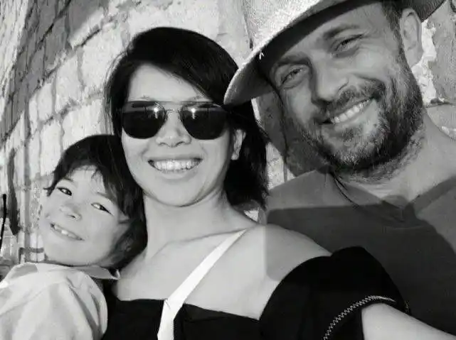 在媒体的再三了解下,找到了所谓的吕燕老公!