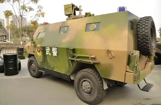 这个是咱们中国公安武警使用的装甲车