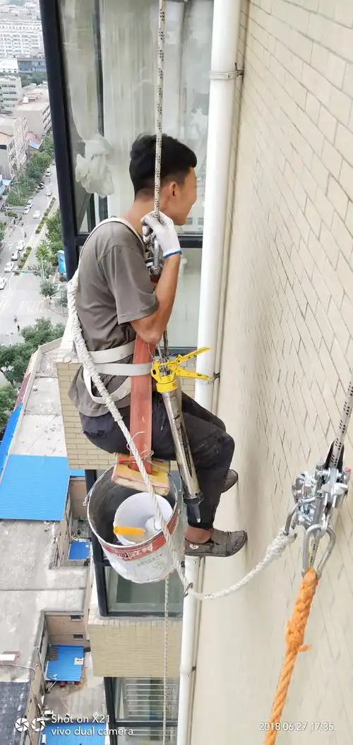 商洛高空作业外墙落水管安装拆除多年高空作业经验