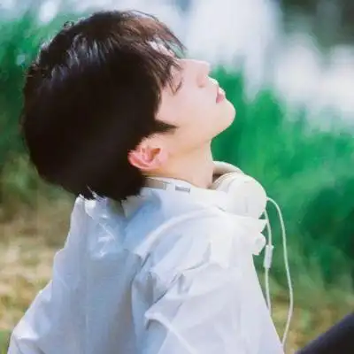 ins小清新文艺范男头勉强的关心 就别浪费在我身上了_男生头像_我要