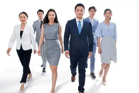 迎面走来的商务团队