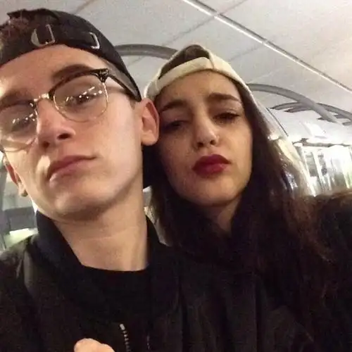 双人情侣欧美搞怪头像moon