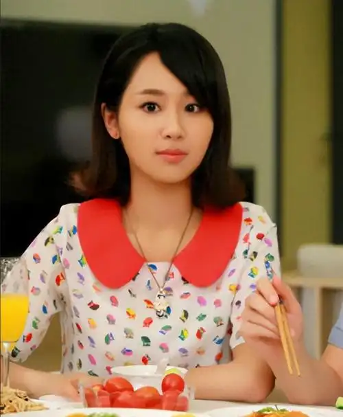 独立自主的女性角色;老爸回家剧照2012年,杨紫在《老爸回家》中饰演林