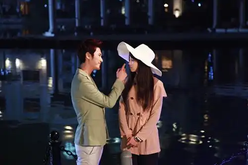 中国台湾 职业:导演 简介:曾执导电视剧《恶男宅急电》,《剪刀石头布