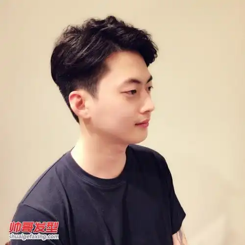 韩国设计师layun作品 适合成熟男士侧分发型