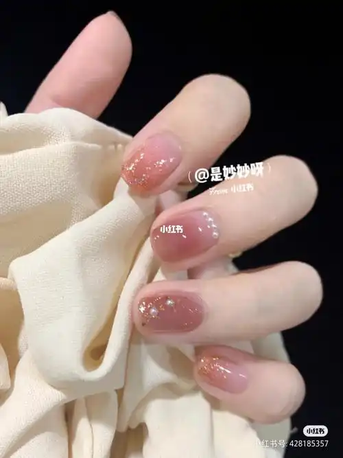 小红书上的指甲,越看越喜欢,可惜我的手有点黑