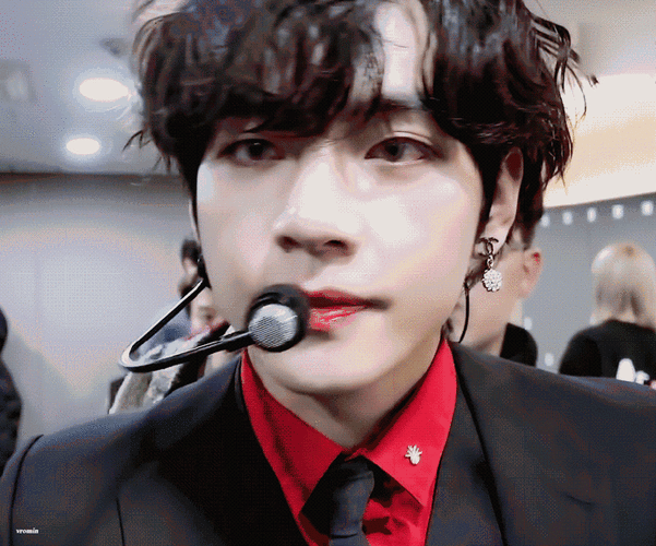 金泰亨超话95#金泰亨视觉狙击#我流下了泪水909090卷发薇薇太