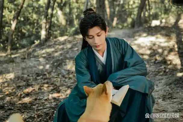 成毅给粉丝和网友们带来了大回馈,他在短视频平台的个人账号发布了一