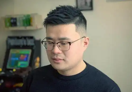 试试男生最新剃两边短发,显瘦又年轻_发型师姐