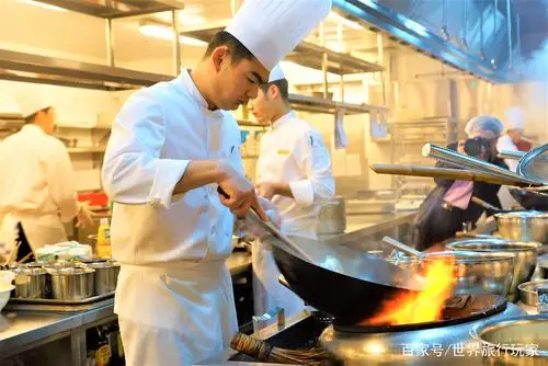 五星级酒店厨房到底什么样?网友:他们个个都是食神,切菜如弹琴