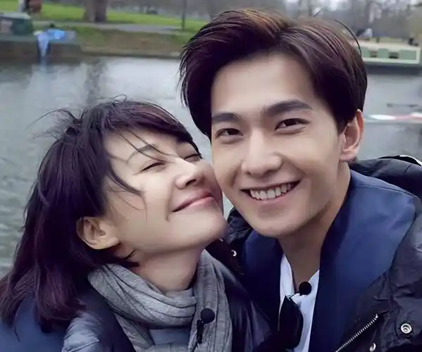 都给人贡献了什么叫"无法忍受"的暧昧,小许晴15岁的张翰,说许晴和郑爽