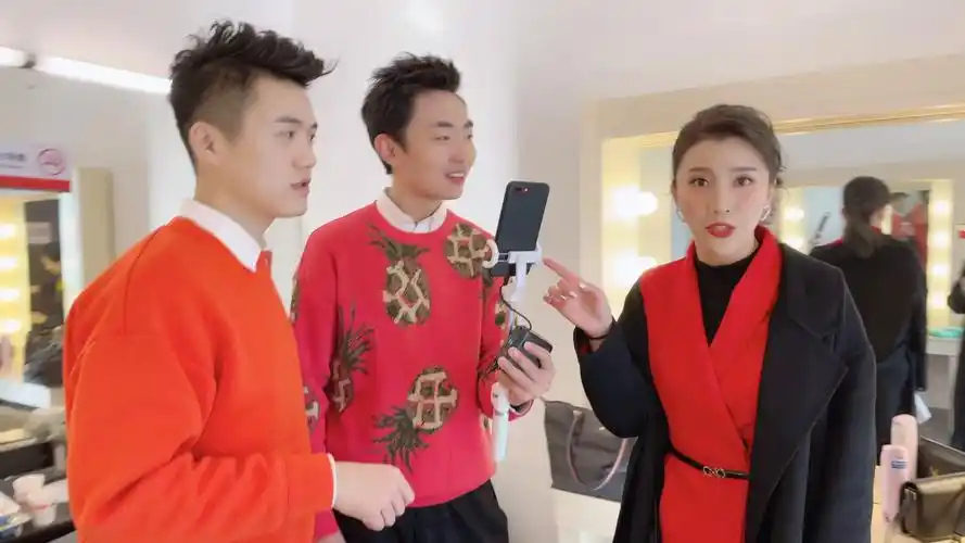 安徽卫视化妆间,安徽卫视四美组合李子涵吐槽男生女生向前冲主持人