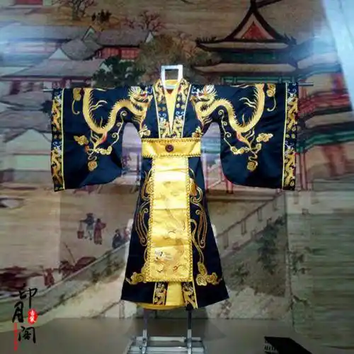 秦朝灭亡后,汉朝皇帝刘邦最初也穿着黑色龙袍.