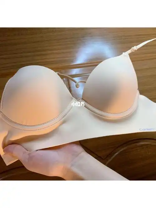 谁没有一件美背内衣02露背衣服放心穿起来