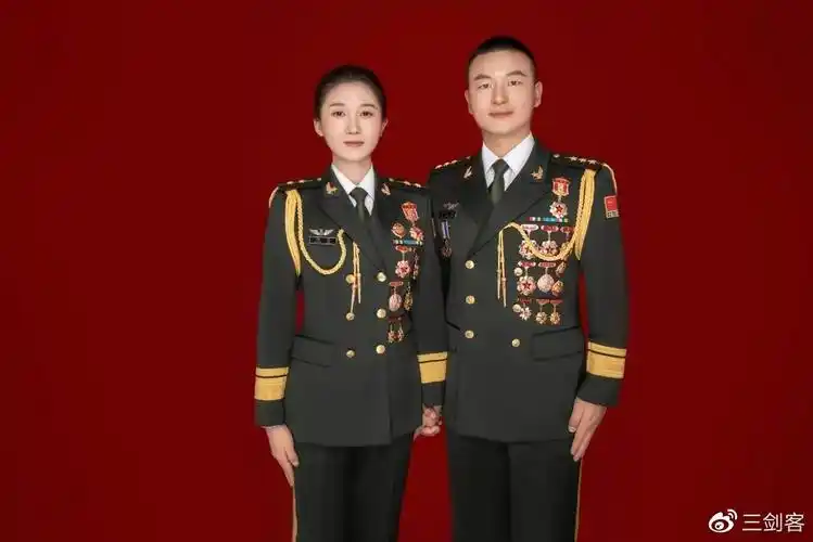 军人爱情模板组合,全是最美情侣装!