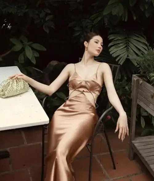 越南美女吴艳美,以"无内衣"连衣裙吸睛