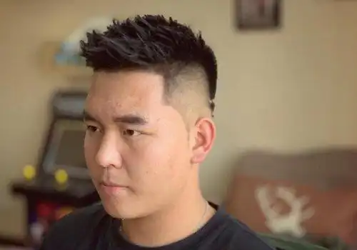 的男生短发怎么梳 中年胖圆脸男士显瘦气质剃两边短发设计 - 短发发型