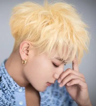 黄子韬二次元画风染发 金色才是最衬白的发色