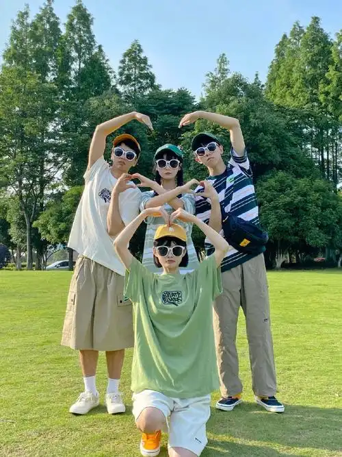 多人沙雕拍照姿势99拜托!快和你的朋友们这样拍好嘛!92