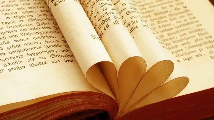 爱情美图唯美温馨爱心书本高清壁纸