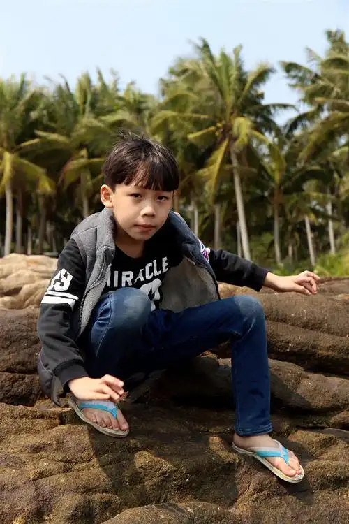 无忧无虑的小男孩