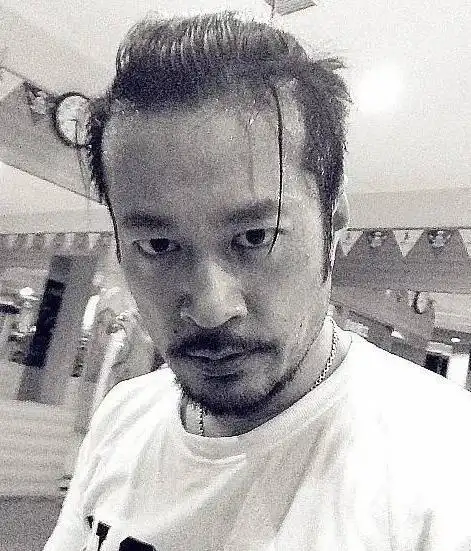 娱乐圈太真实48岁谭凯从年薪百万转行做演员刮胡子都害怕掉粉