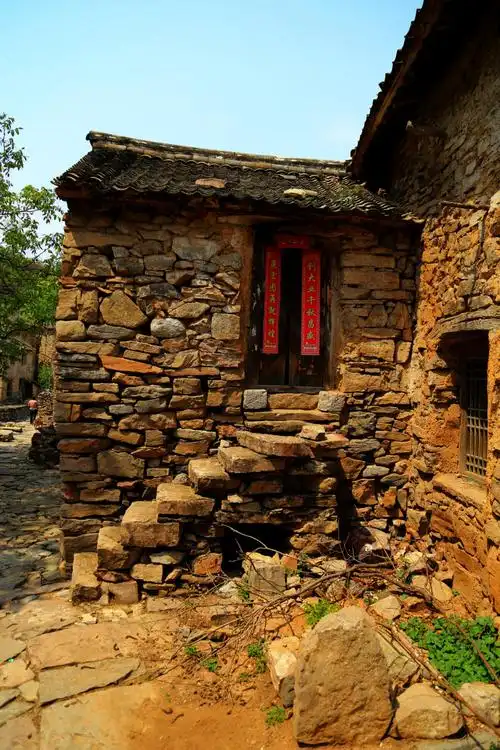 一个古村落房子大多是用石头垒成