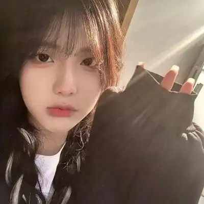 ins高清气质干净真人女头