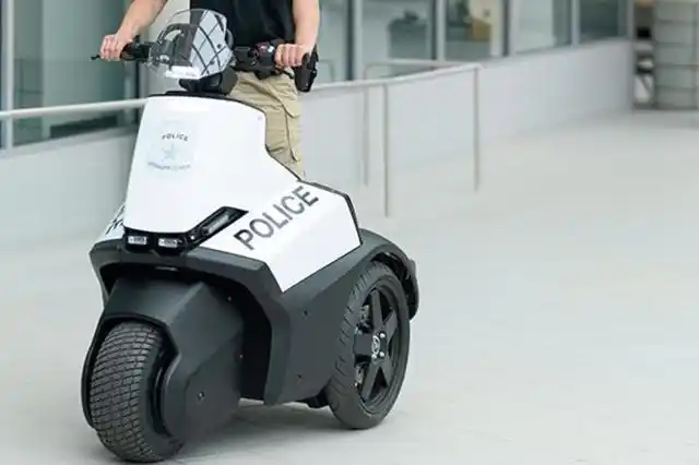 超萌警用电动三轮车