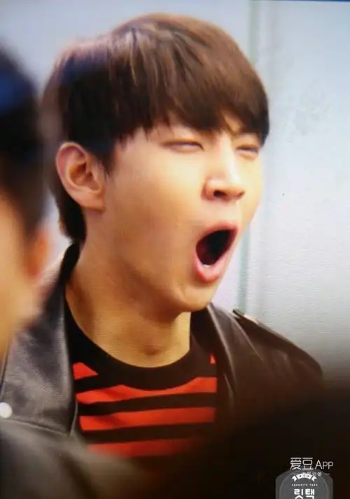 [vixx][分享]160615 不分场合打哈欠的太滚:真的好困啊!