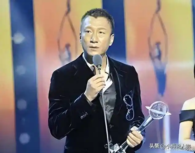 爱国艺人孙红雷,颁奖仪式上高呼"祖国万岁",如今怎么样了_移民_网友