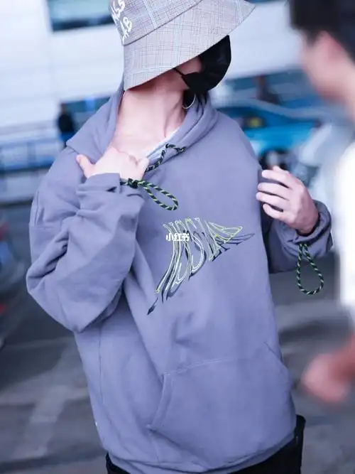 丁老师的锁骨我爱了_丁程鑫_丁程鑫_娱乐_明星娱乐资讯