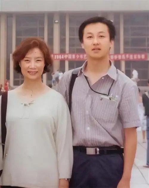 回顾吕中嫁小学同窗恩爱一生儿子儿媳是骄傲女儿是国人骄傲