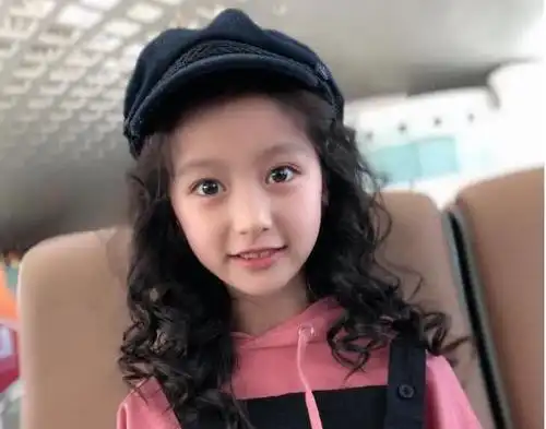 王思聪关注的9岁网红裴佳欣个人资料 裴佳欣素颜曝光