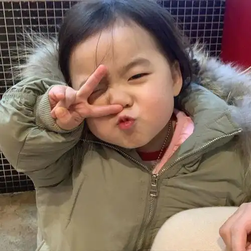 女鹅黄夏温头像